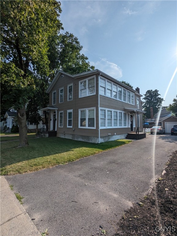 New Hartford St, New York Mills, NY 13417