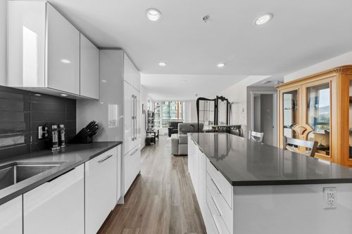 1001-3096 Windsor Gate, Coquitlam, BC, V3B0P4 | Card Image