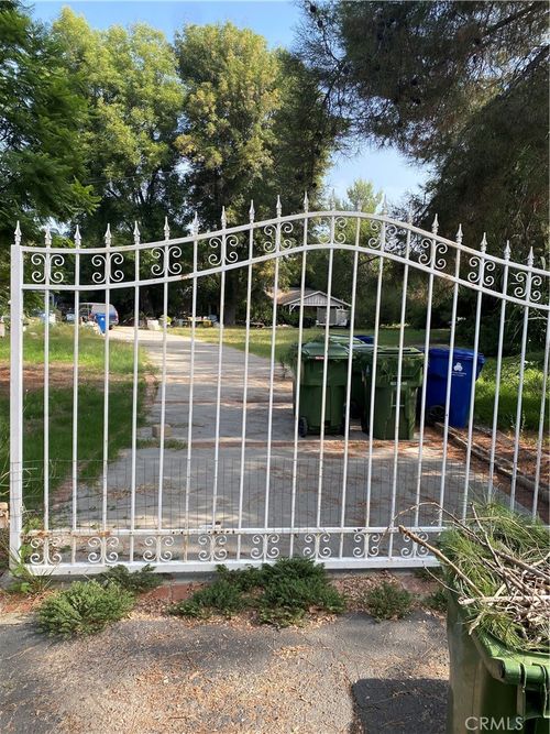 22665 Califa St, Woodland Hills, CA, 91367-4403 | Card Image
