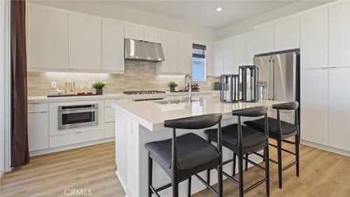 300 Junco, Irvine, CA, 92618-5943 | Card Image