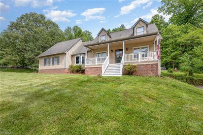 6065 Balsom Road, House other with 3 bedrooms, 2 bathrooms and null parking in Pfafftown NC | Image 3