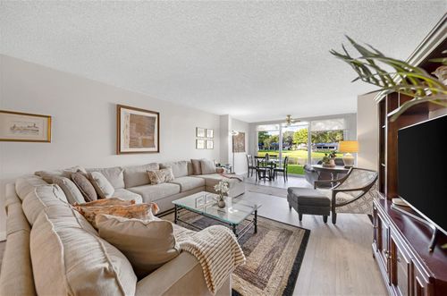 104-3611 Oaks Clubhouse Drive, Pompano Beach, FL, 33069 | Card Image