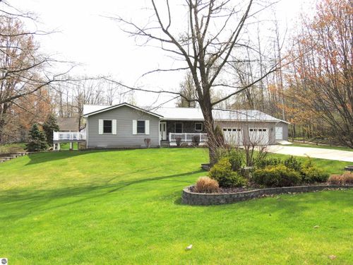 1026 Granada Dr, Lake Isabella, MI, 48893-9373 | Card Image