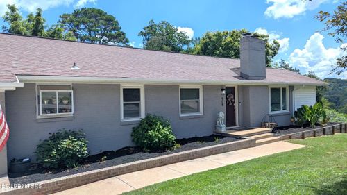 908 Wedgewood Dr, Knoxville, TN, 37914-4945 | Card Image