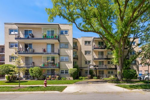 205-5214 Galitz St, Skokie, IL, 60077-4100 | Card Image