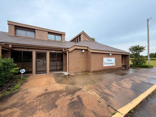 b-810 Newman Dr, Helena, AR, 72342-8950 | Card Image