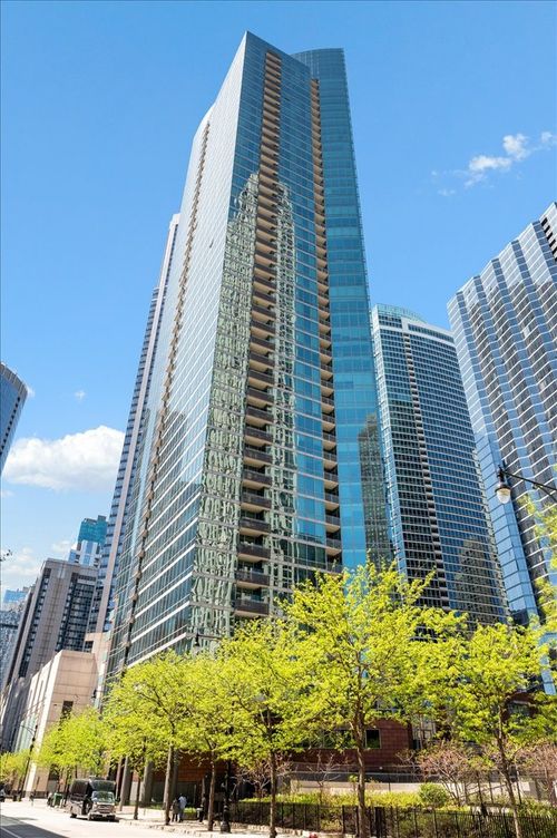 2306-505 N Mcclurg Ct, Chicago, IL, 60611-5423 | Card Image