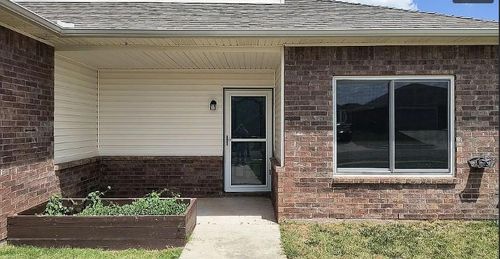 2812 Sunberry Way, Yukon, OK, 73099-8846 | Card Image