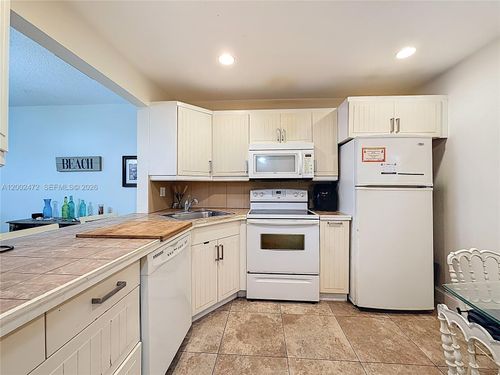 apt-115-410 Se 2nd St, Hallandale Beach, FL, 33009-5615 | Card Image