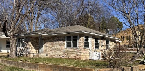 805 Vine St, Batesville, AR, 72501-5716 | Card Image