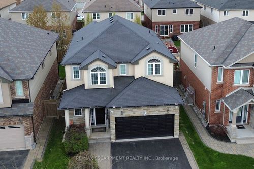 74 Lampman Dr, Grimsby, ON, L3M0E5 | Card Image
