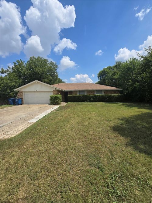 412 N Lyndalyn Ave, Desoto, TX, 75115-5050 | Card Image