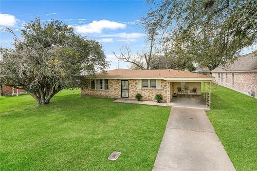 407 Pine St, Norco, LA, 70079-2131 | Card Image