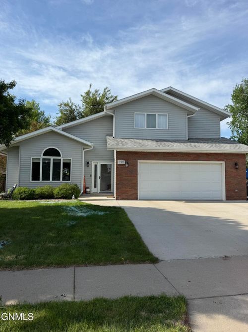 209 Laredo Dr, Bismarck, ND, 58504-7210 | Card Image