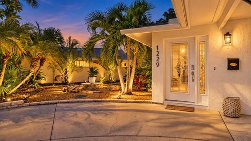 p6-1229 Moonmist Cir, SARASOTA, FL, 34242-3126 | Card Image