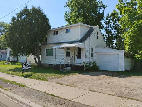 2066 E Bristol Rd, Burton, MI, 48529-1319 | Card Image