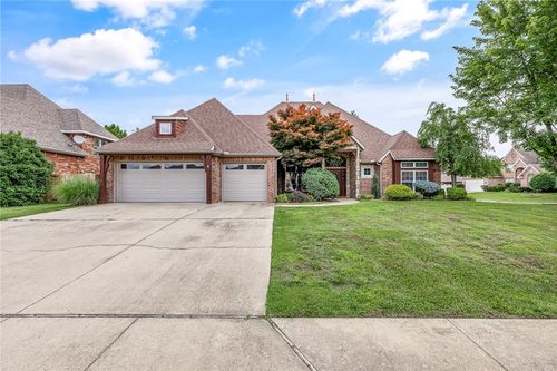 5503 S 44th St, Rogers, AR, 72758-8017 | Card Image
