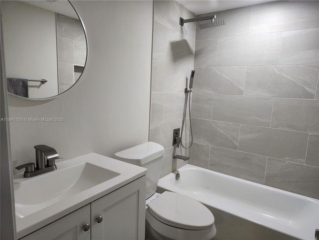APT-305 - 1900 Sabal Palm Dr, Condo with 3 bedrooms, 2 bathrooms and null parking in Davie FL | Image 6
