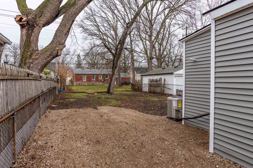 20925 Ridgemont Rd, Harper Woods, MI, 48225-1137 | Card Image