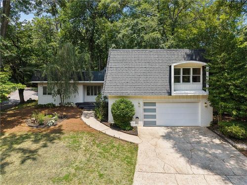 700 Cedar Knoll Dr, Roswell, GA, 30076-2800 | Card Image