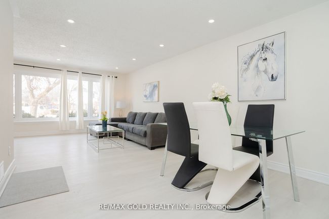 327 Balmoral Dr, House attached with 3 bedrooms, 2 bathrooms and 5 parking in Brampton ON | Image 6