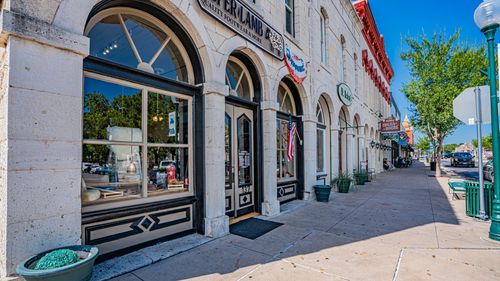 137 E Pearl St, Granbury, TX, 76048-2406 | Card Image