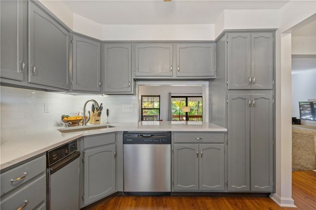 587 Thorncliffe Dr, Townhouse with 2 bedrooms, 3 bathrooms and 2 parking in Pittsburgh PA | Image 14
