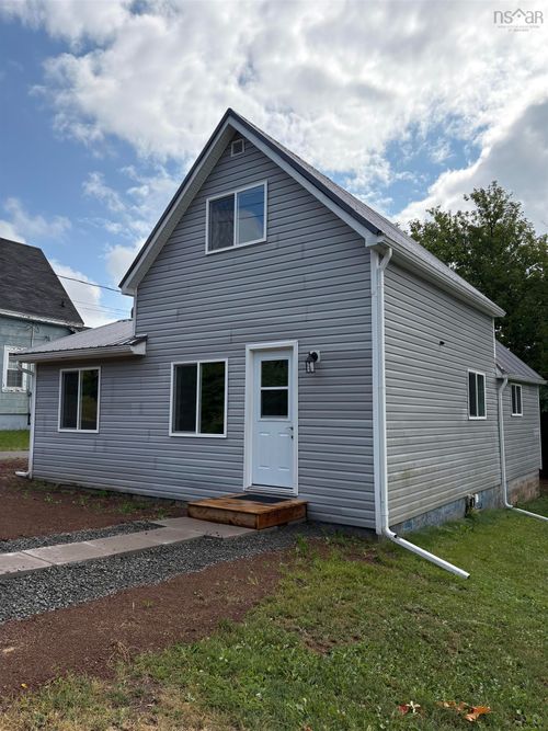 33 Mechanic St, Springhill, NS, B0M1X0 | Card Image
