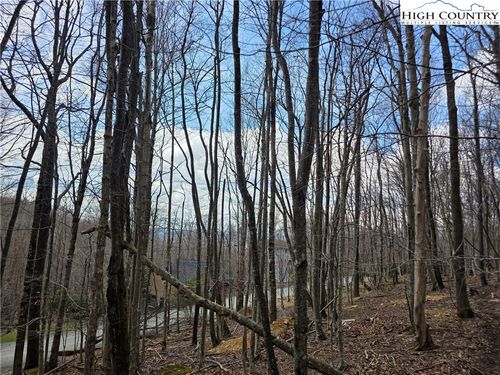 109 Hawthorn Rd, Beech Mountain, NC, 28604-8082 | Card Image