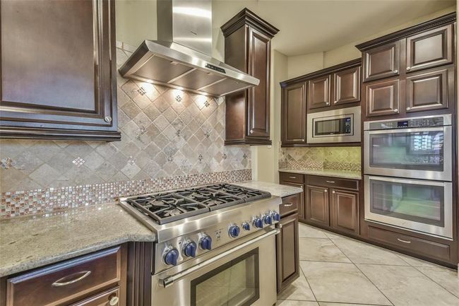 THERMADOR Gas Range/ Oven & Vent Hood | Image 12