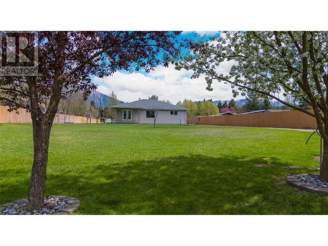 7333 George Rd, House other with 3 bedrooms, 3 bathrooms and 2 parking in Jaffray BC | Image 36