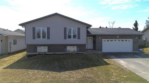460 King St E, Mount Forest, ON, N0G2L2 | Card Image