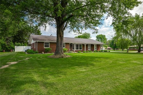 100 W Pine Dr, Effingham, IL, 62401-2954 | Card Image