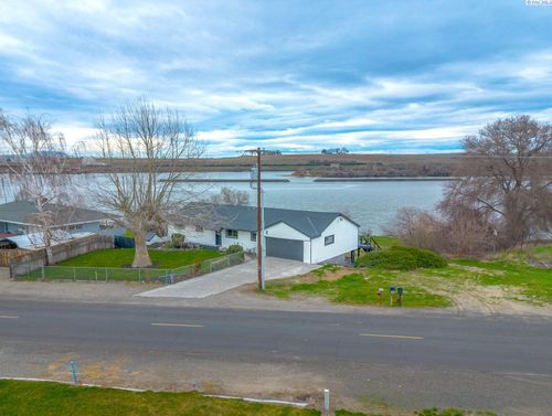 562 W Sunset Drive, Burbank, WA, 99323 | Card Image