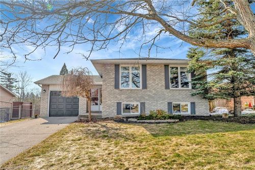 21 Scott St, Saint George, ON, N0E1N0 | Card Image