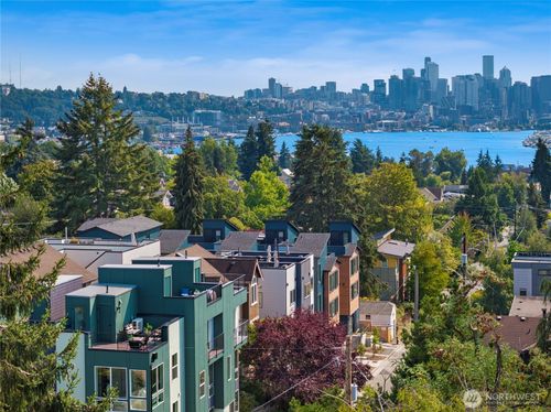 3850 Carr Pl N, Seattle, WA, 98103 | Card Image