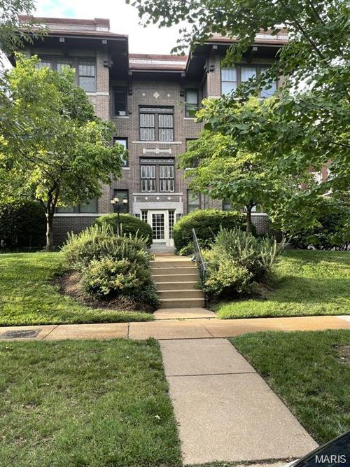 1e-5527 Waterman Blvd, Saint Louis, MO, 63112-1846 | Card Image