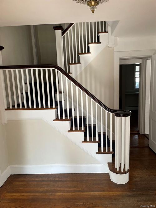 56 Nassau Blvd, Garden City, NY, 11530-4139 | Card Image