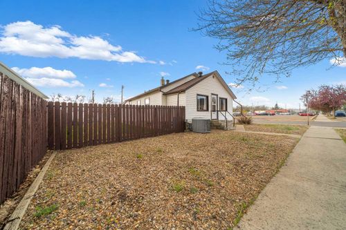 801b 2 St Se, Medicine Hat, AB, T1A0E7 | Card Image