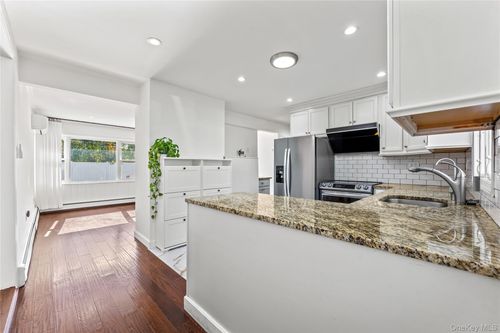 197 Blacksmith Rd S, Levittown, NY, 11756-3131 | Card Image