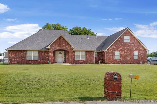 99 Eagle Dr, Sand Springs, OK, 74063-6360 | Card Image