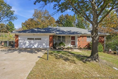 4367 Lakeside Dr, Sapulpa, OK, 74066-8988 | Card Image