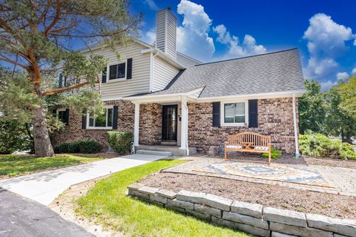 1118 Pilgrim Pkwy, Elm Grove, WI, 53122-2026 | Card Image