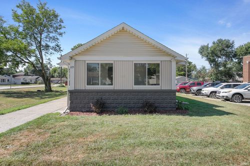 225 Melville Street, Mishawaka, IN, 46544-2915 | Card Image