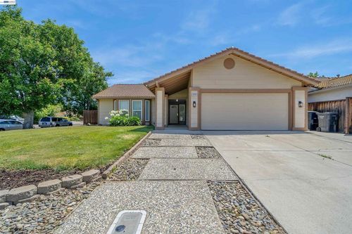 1820 S Willow Creek Dr, Tracy, CA, 95376-9184 | Card Image