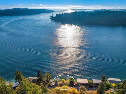 3356 Point White Dr Ne, Bainbridge Island, WA, 98110-4016 | Card Image