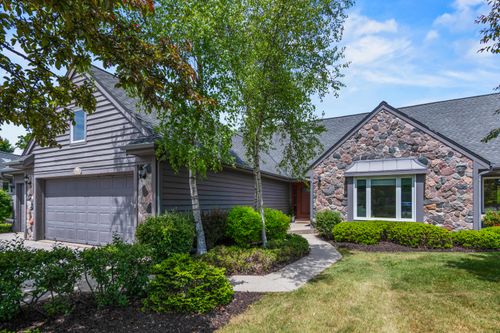 2618 W Lake Park Ct, Mequon, WI, 53092-2453 | Card Image