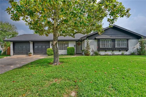 507 Sandra Dr, Brenham, TX, 77833-4643 | Card Image
