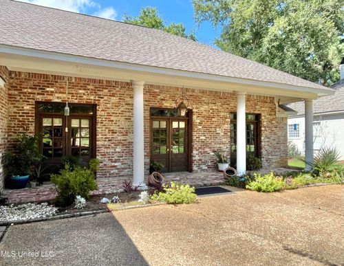 140 Whisper Lake Blvd, Madison, MS, 39110-7942 | Card Image