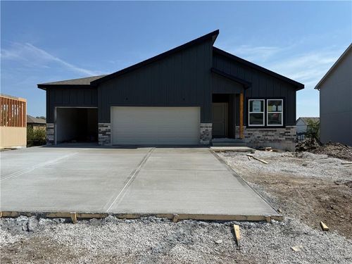 501 Woodview Dr, Raymore, MO, 64083-8367 | Card Image